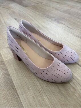NEW Women’s Benassal Block Heel Pumps